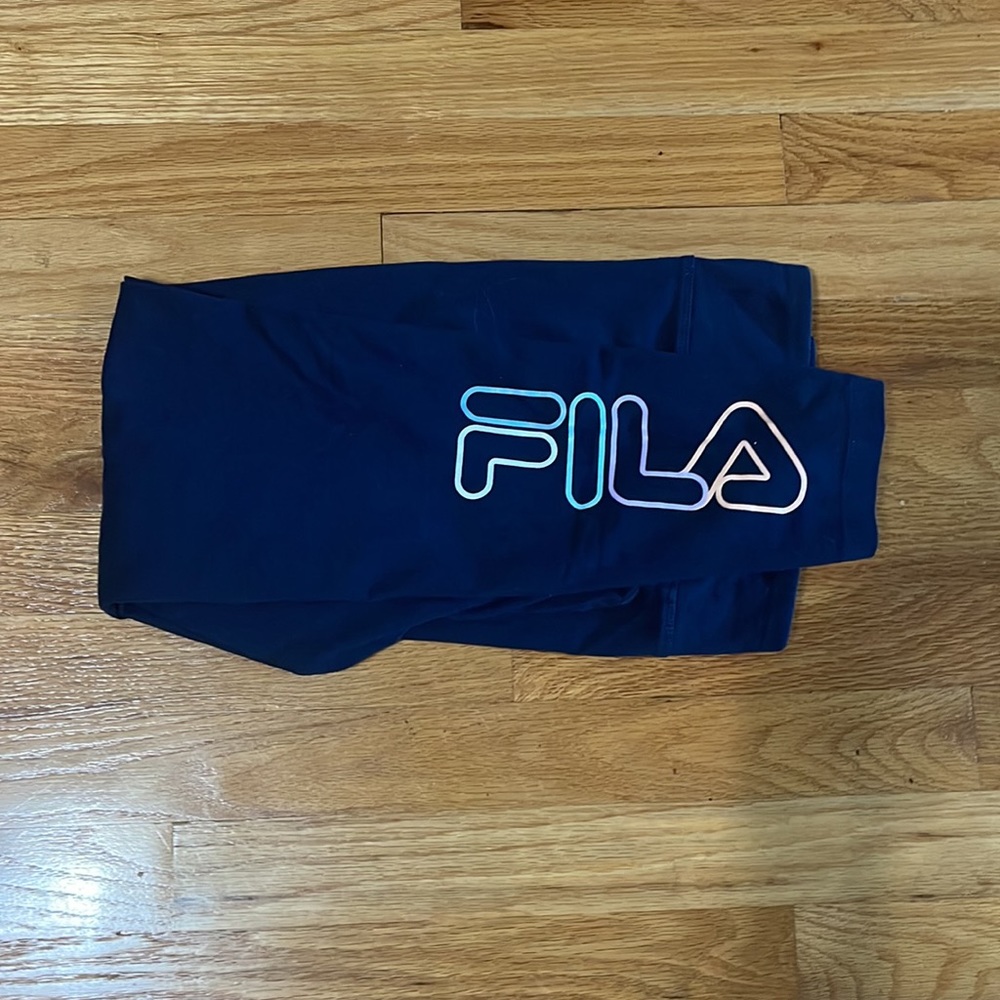 💙💚💛💜Navy blue Fila leggings with Flia print on left leg💙